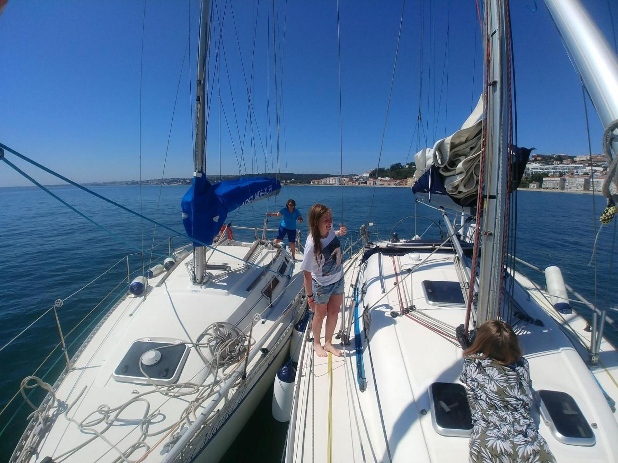 Be Local - Sleep Aboard The Santa Maria Sailing Boat In Lissabon