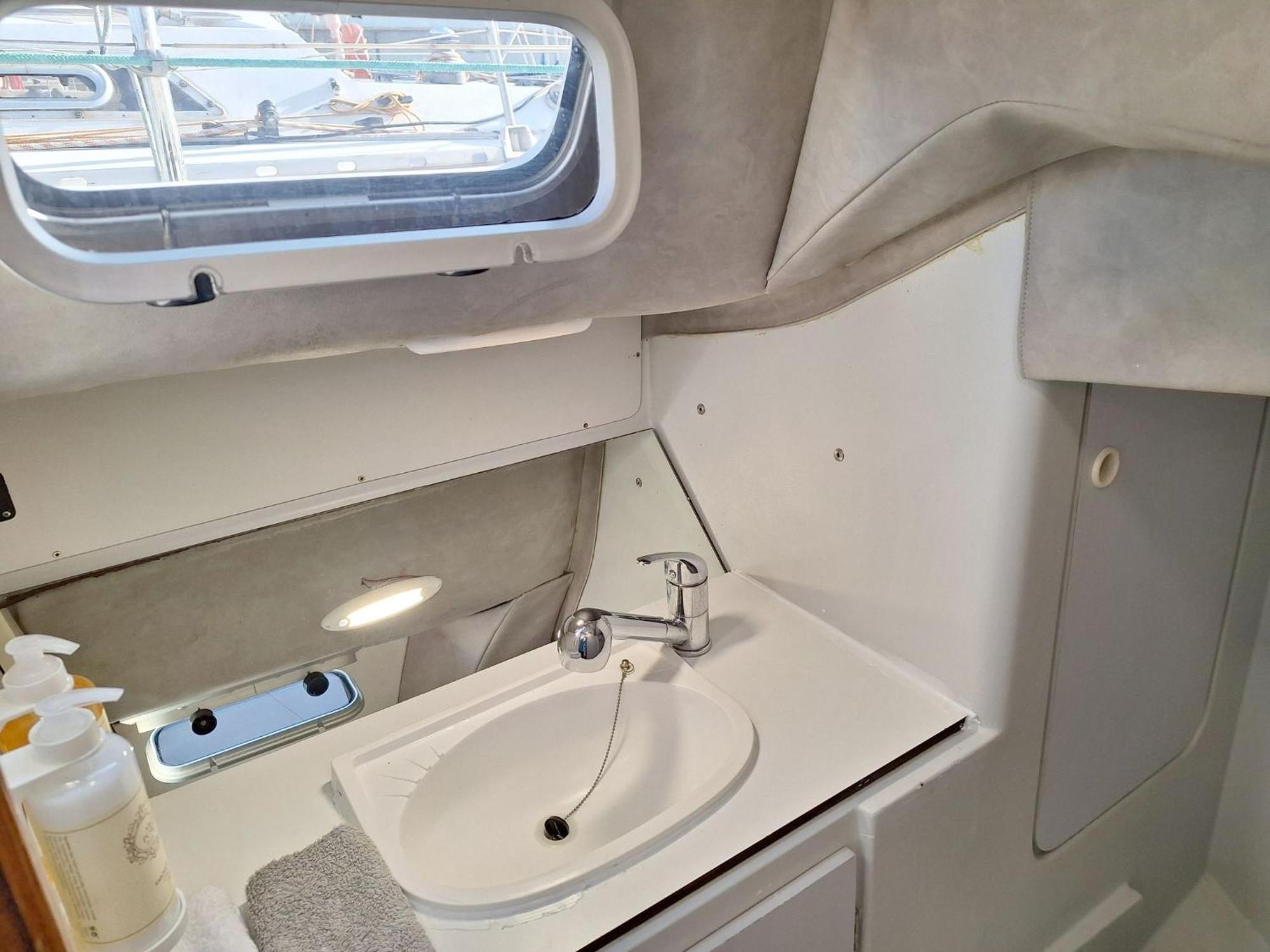 Be Local - Sleep Aboard The Santa Maria Sailing Boat In Apartment Lissabon