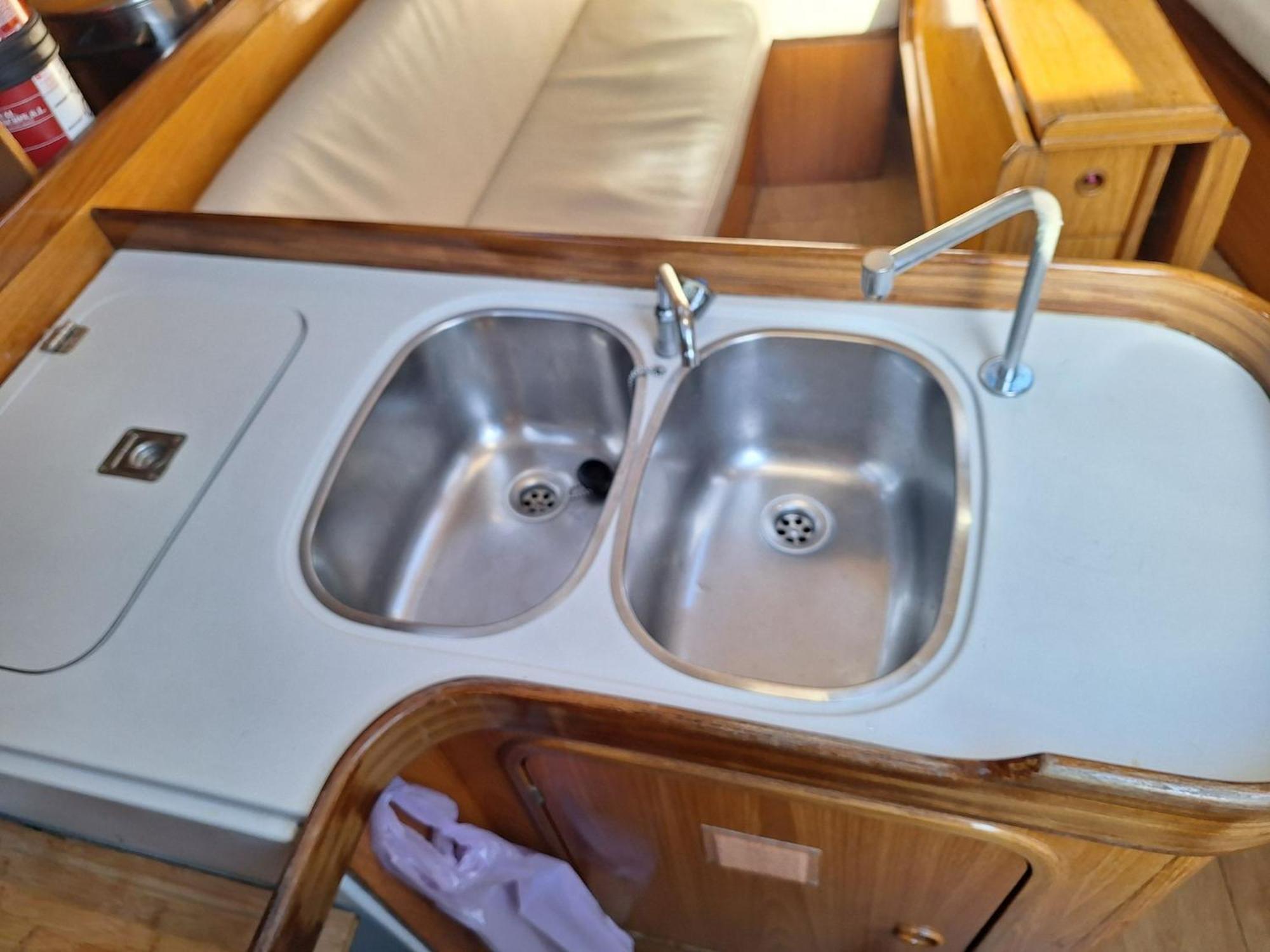 Be Local - Sleep Aboard The Santa Maria Sailing Boat In Lissabon